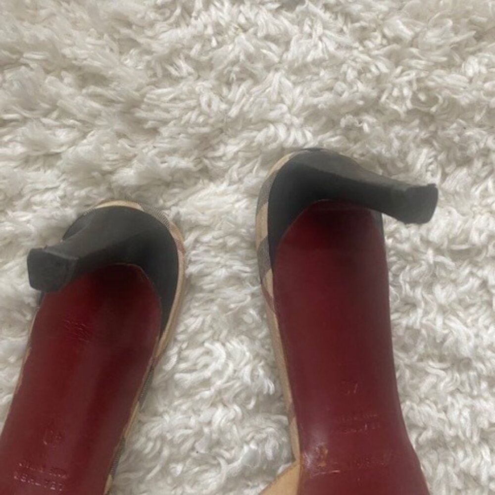 Authentic Burberry - Picture 6 of 9